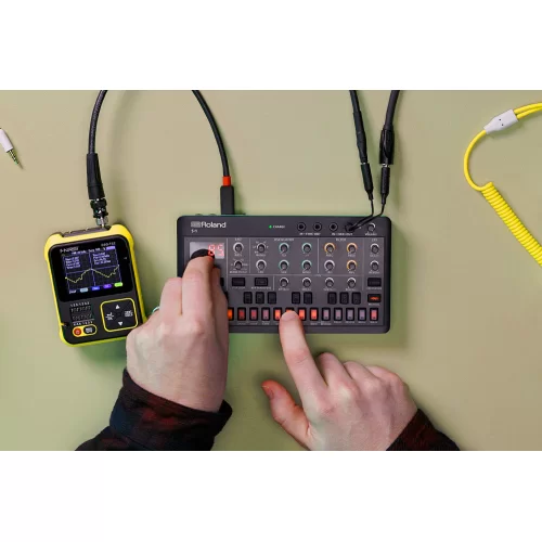 Roland S-1 Tweak Synth Полифонический компактный синтезатор купить